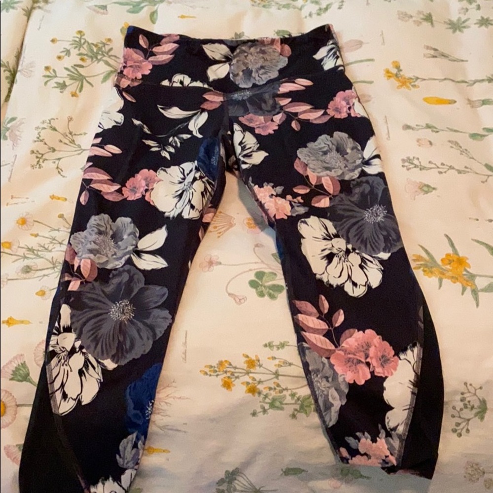 Old navy floral Capri workout pants